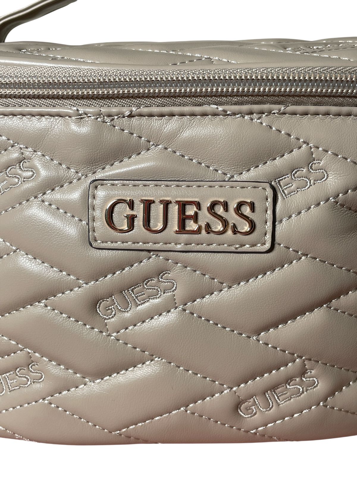 Cosmetiquera Guess Acolchada Taupe