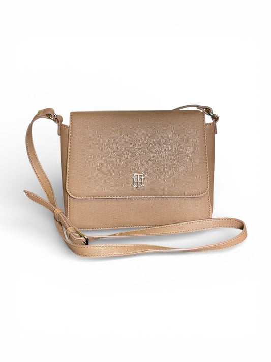 Bolso Tommy Hilfiger Original Nude – Crossbody Minimalista con Solapa