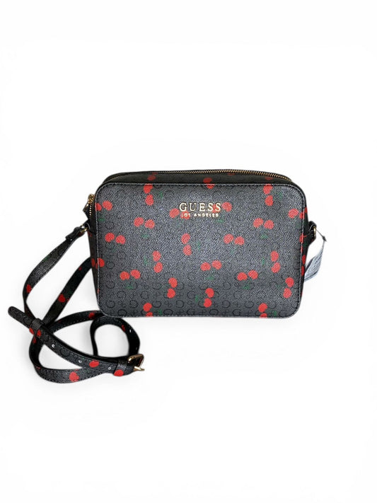 Crossbody Guess con Estampado de Cerezas – Elegancia Divertida y Versátil