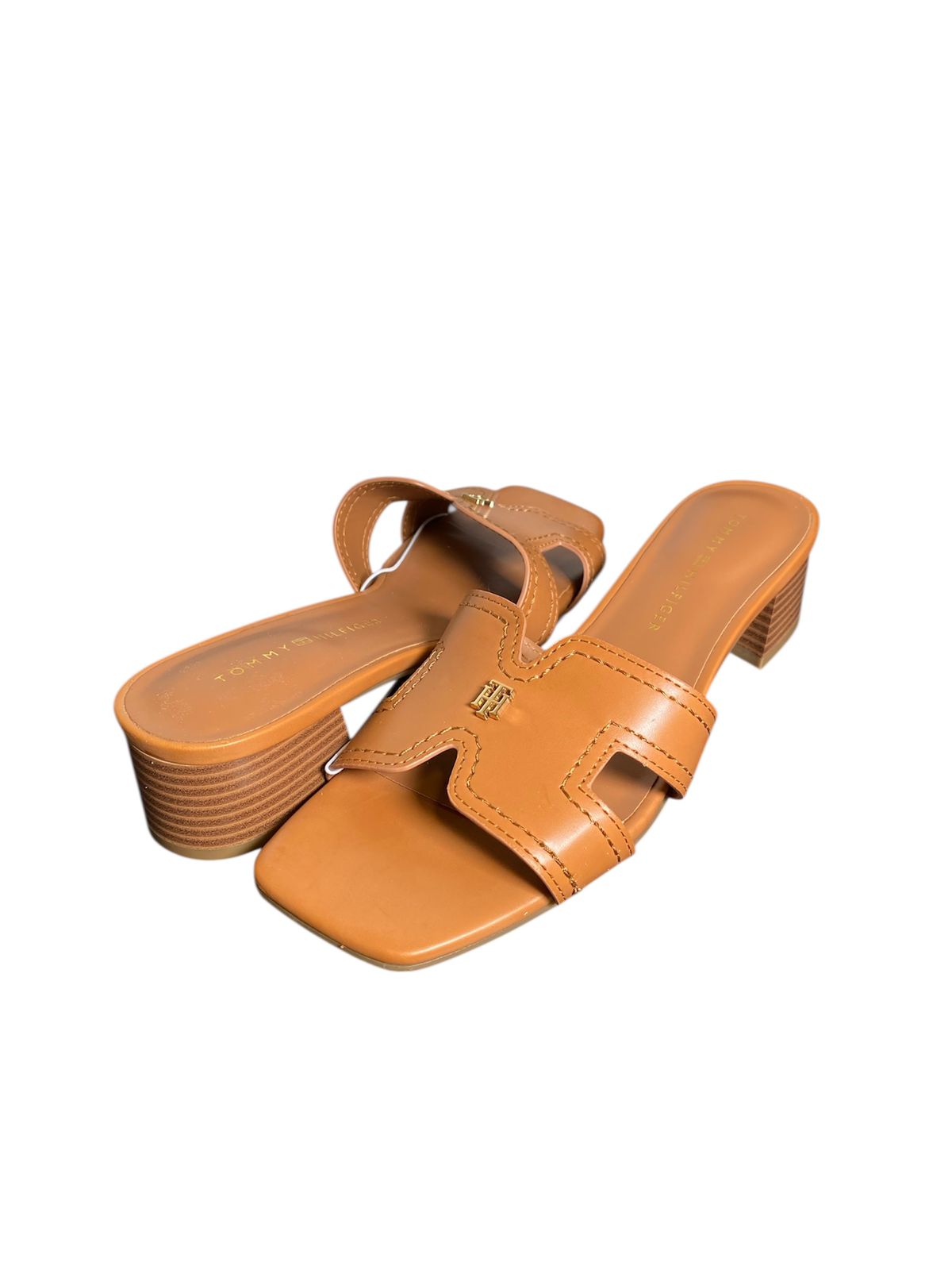 Tacones Tommy Hilfiger "Divine" Camel | Elegancia Atemporal para Dama