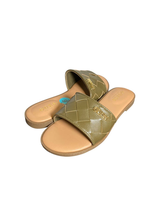 Sandalias Guess Slides Olivo | Elegancia Entrelazada para Dama