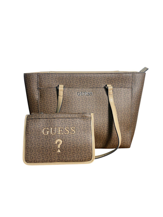 Set de Bolso Tote y Muñequera Guess 2 en 1: Versatilidad Icónica en Marrón