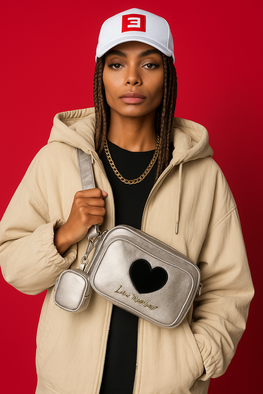 Crossbody Luv Betsey Plata con Corazón Negro