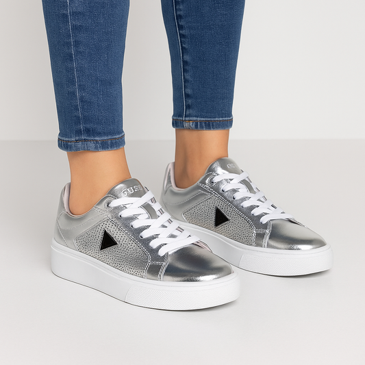 Tenis Guess Plateados - Estilo Urbano y Moderno