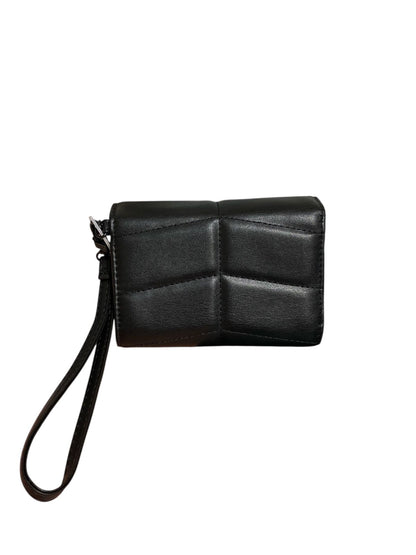 Cartera Steve Madden Negra con Wristlet – Compacta y Moderna