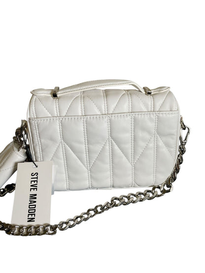 Bolsa Steve Madden blanca acolchada con cadena y pouch