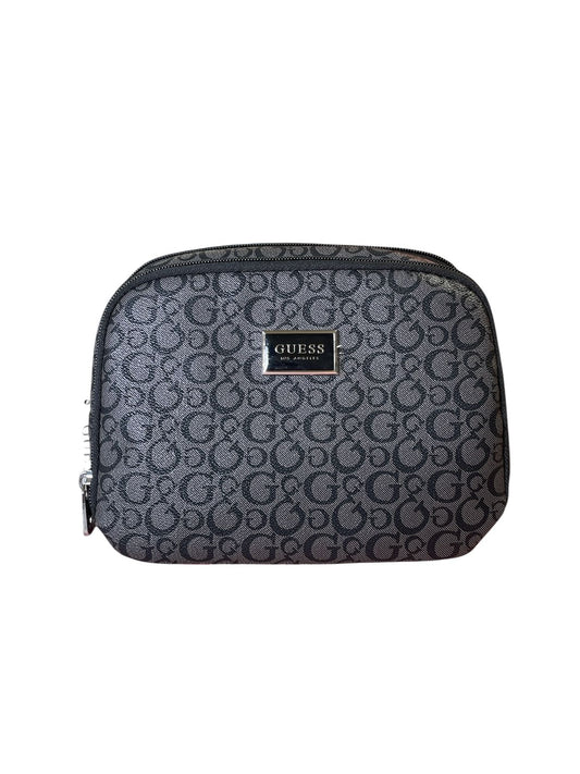 Cosmetiquera Guess “G Monogram” – Elegancia compacta que va contigo